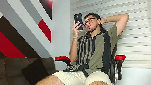 Snapshot of Zac_Golden chatting on January 5, 11:52 pm Zac Golden online show from January 5, 11:52 pm