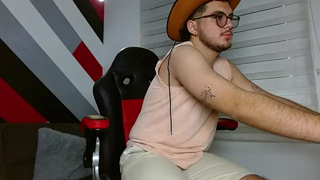 Snapshot of Zac_Golden chatting on January 6, 2:10 pm Zac Golden online show from January 6, 2:10 pm