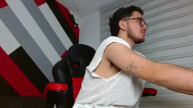 Snapshot of Zac_Golden chatting on January 17, 12:10 pm Zac Golden online show from January 17, 12:10 pm