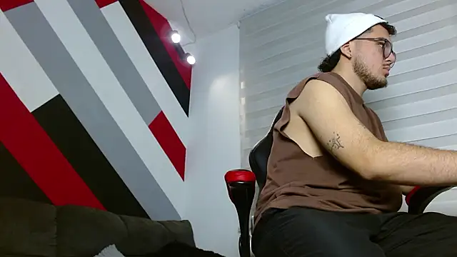 Snapshot of Zac_Golden chatting on February 1, 11:42 am Zac Golden online show from February 1, 11:42 am