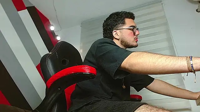 Snapshot of Zac_Golden chatting on February 4, 5:41 pm Zac Golden online show from February 4, 5:41 pm