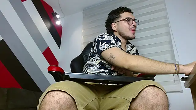 Snapshot of Zac_Golden chatting on February 8, 12:08 pm Zac Golden online show from February 8, 12:08 pm