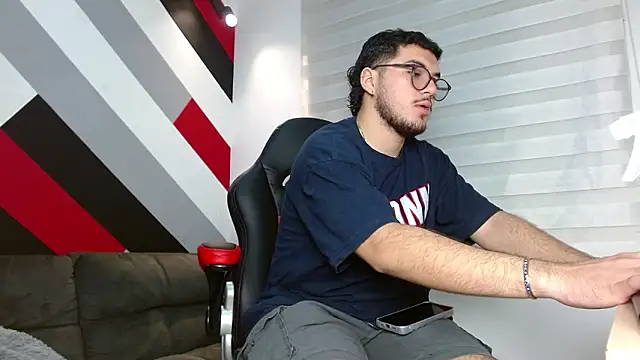 Snapshot of Zac_Golden chatting on February 13, 11:50 am Zac Golden online show from February 13, 11:50 am