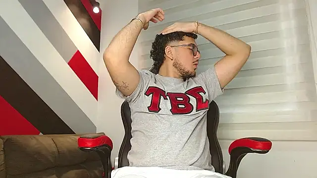 Snapshot of Zac_Golden chatting on February 15, 6:15 pm Zac Golden online show from February 15, 6:15 pm