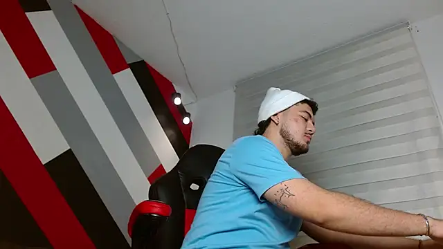 Snapshot of Zac_Golden chatting on February 17, 11:40 am Zac Golden online show from February 17, 11:40 am