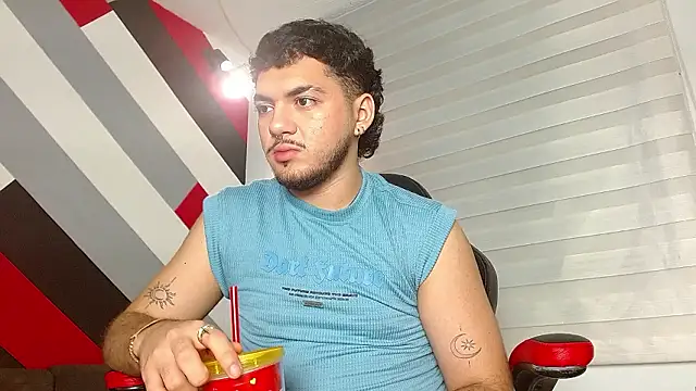 Snapshot of Zac_Golden chatting on February 22, 12:15 pm Zac Golden online show from February 22, 12:15 pm