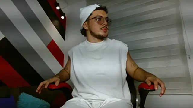 Snapshot of Zac_Golden chatting on March 29, 1:44 pm Zac Golden online show from March 29, 1:44 pm