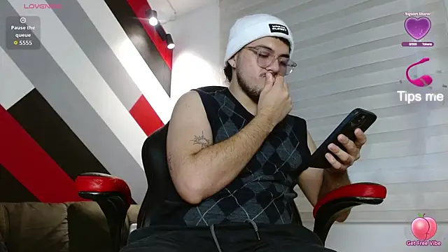 Snapshot of Zac_Golden chatting on April 10, 12:21 pm Zac Golden online show from April 10, 12:21 pm