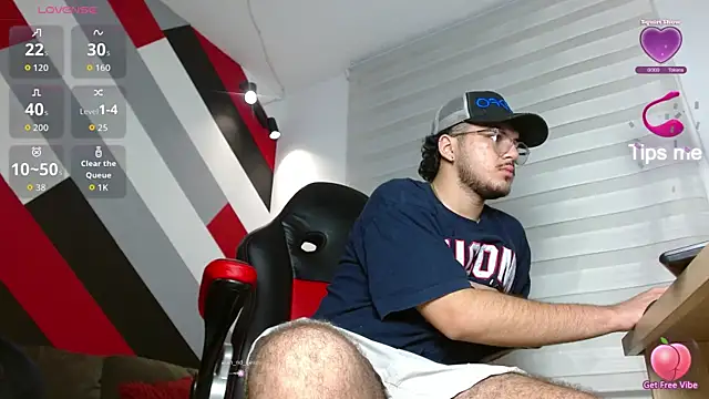 Snapshot of Zac_Golden chatting on April 12, 12:21 pm Zac Golden online show from April 12, 12:21 pm