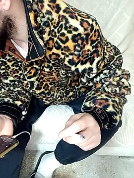 Snapshot of lazzzz09 chatting on November 15, 10:15 pm lazzzz09 online show from November 15, 10:15 pm