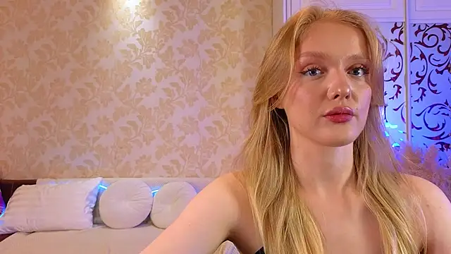 Snapshot of Slay_Blonde chatting on October 21, 6:14 am Slay Blonde online show from October 21, 6:14 am