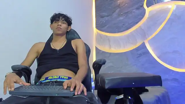 Snapshot of Sex_Boy_33_ chatting on November 14, 3:49 am Sex Boy 33 online show from November 14, 3:49 am