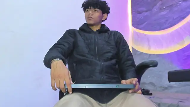 Snapshot of Sex_Boy_33_ chatting on November 20, 4:45 am Sex Boy 33 online show from November 20, 4:45 am