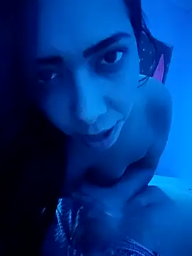 YANKERAPUNZEL online show from November 1, 7:10 am