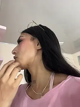 Snapshot of Violeet-Smith chatting on November 15, 10:04 pm Violeet-Smith online show from November 15, 10:04 pm