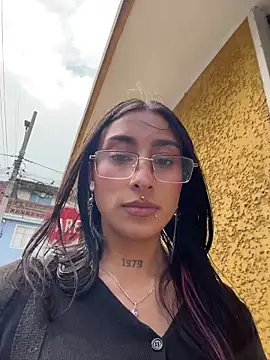 Snapshot of Violeet-Smith chatting on December 4, 7:44 pm Violeet-Smith online show from December 4, 7:44 pm