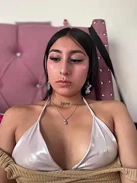 Violeet-Smith online show from March 6, 5:09 pm