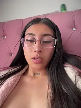 Violeet-Smith online show from March 16, 6:45 pm