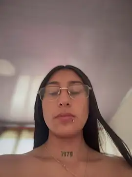 Violeet-Smith online show from March 24, 2:44 pm