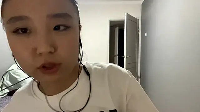 Snapshot of LiaPilksi chatting on October 20, 5:13 pm LiaPilksi online show from October 20, 5:13 pm