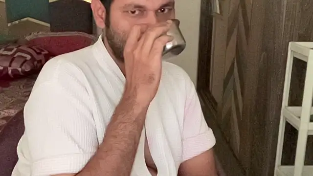 Snapshot of MakeMeAwareAah chatting on October 24, 4:09 am MakeMeAwareAah online show from October 24, 4:09 am