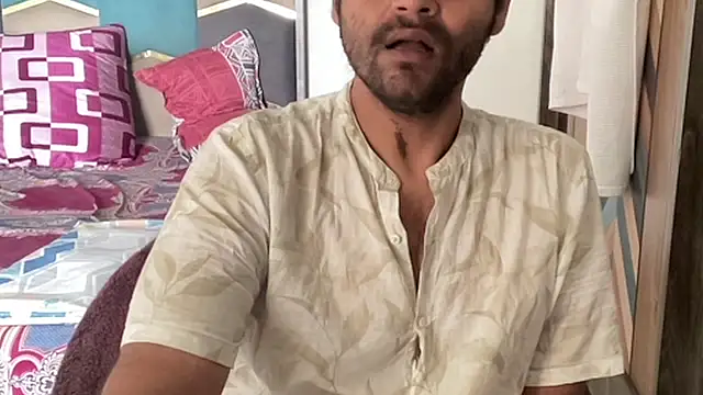 Snapshot of MakeMeAwareAah chatting on October 25, 4:31 am MakeMeAwareAah online show from October 25, 4:31 am