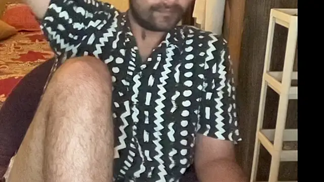 Snapshot of MakeMeAwareAah chatting on October 25, 4:35 pm MakeMeAwareAah online show from October 25, 4:35 pm