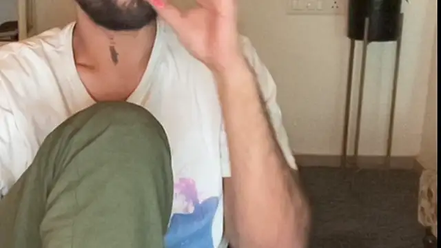 Snapshot of MakeMeAwareAah chatting on December 1, 1:27 pm MakeMeAwareAah online show from December 1, 1:27 pm