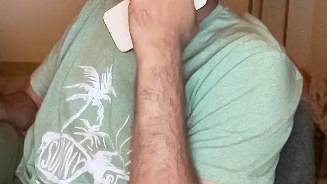 Snapshot of MakeMeAwareAah chatting on December 3, 7:23 pm MakeMeAwareAah online show from December 3, 7:23 pm