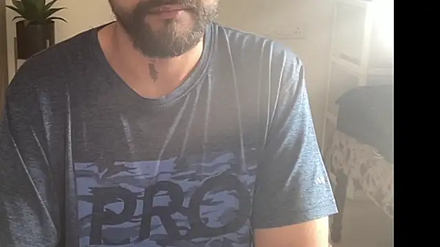 Snapshot of MakeMeAwareAah chatting on December 14, 9:36 am MakeMeAwareAah online show from December 14, 9:36 am