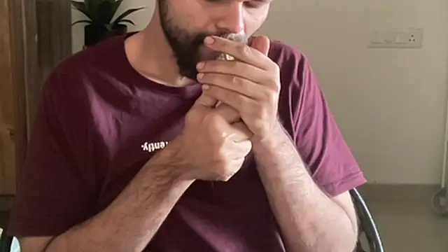 Snapshot of MakeMeAwareAah chatting on December 20, 1:56 am MakeMeAwareAah online show from December 20, 1:56 am