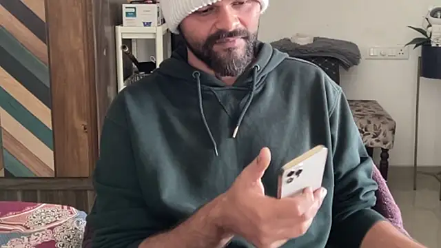 Snapshot of MakeMeAwareAah chatting on January 7, 5:43 am MakeMeAwareAah online show from January 7, 5:43 am