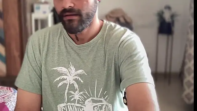 Snapshot of MakeMeAwareAah chatting on January 9, 6:49 am MakeMeAwareAah online show from January 9, 6:49 am