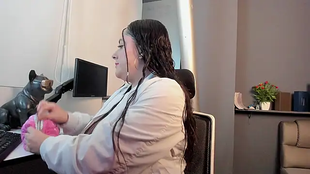 Danna piink  online show from March 27, 11:10 am