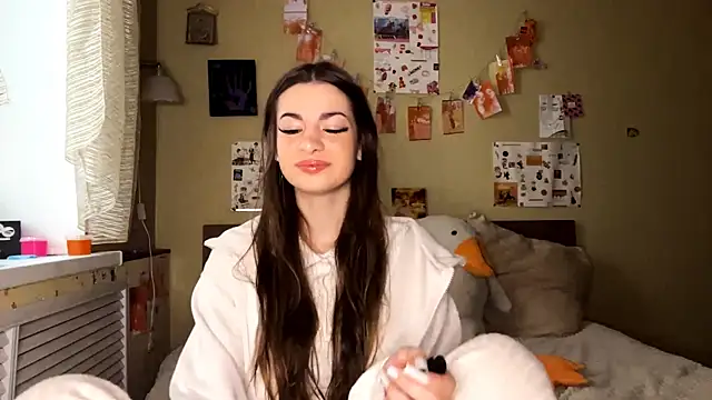 Snapshot of TheRealAnna chatting on November 15, 10:45 am TheRealAnna online show from November 15, 10:45 am