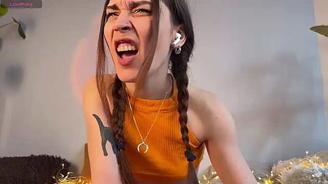 Snapshot of Lin_Cherie chatting on November 16, 7:25 am Lin Cherie online show from November 16, 7:25 am