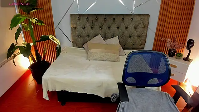 Snapshot of camilaa_lux chatting on November 29, 12:52 pm camilaa lux online show from November 29, 12:52 pm