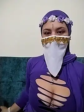 Snapshot of caroline_peed chatting on October 22, 12:05 pm caroline peed online show from October 22, 12:05 pm