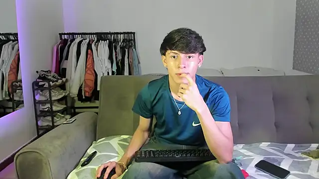 Snapshot of Will_starr chatting on February 17, 2:08 am Will starr online show from February 17, 2:08 am