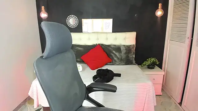 ROZZE MILA online show from March 17, 8:34 pm