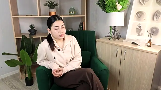 Snapshot of LorieGiang chatting on October 22, 10:37 am LorieGiang online show from October 22, 10:37 am