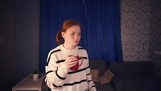 Snapshot of KarlynGow chatting on November 9, 6:12 am KarlynGow online show from November 9, 6:12 am