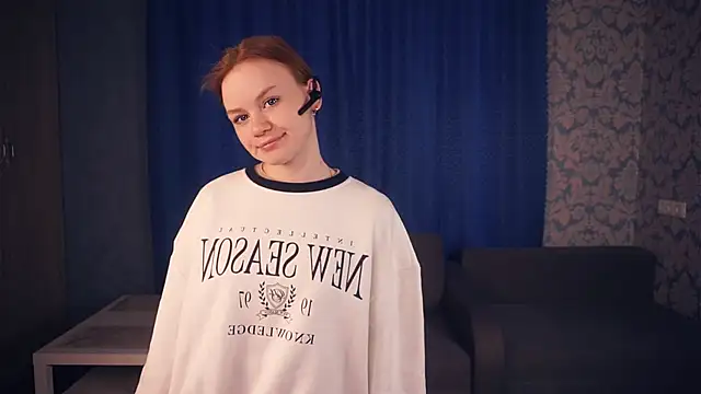 Snapshot of KarlynGow chatting on November 15, 6:22 am KarlynGow online show from November 15, 6:22 am