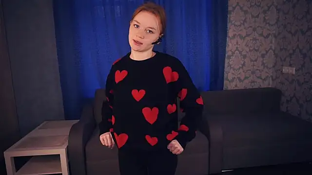 Snapshot of KarlynGow chatting on November 20, 6:35 am KarlynGow online show from November 20, 6:35 am