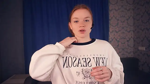 Snapshot of KarlynGow chatting on November 21, 6:34 am KarlynGow online show from November 21, 6:34 am