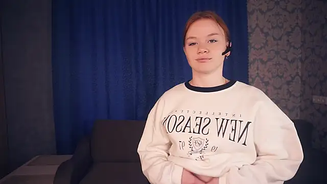 Snapshot of KarlynGow chatting on November 26, 6:47 am KarlynGow online show from November 26, 6:47 am