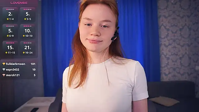 Snapshot of KarlynGow chatting on December 15, 7:12 am KarlynGow online show from December 15, 7:12 am