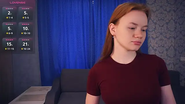 Snapshot of KarlynGow chatting on December 16, 7:24 am KarlynGow online show from December 16, 7:24 am