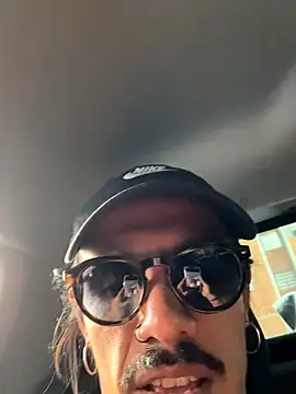 Snapshot of caiiobahia chatting on November 10, 10:09 pm caiiobahia online show from November 10, 10:09 pm