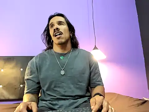 Snapshot of caiiobahia chatting on November 15, 11:32 pm caiiobahia online show from November 15, 11:32 pm